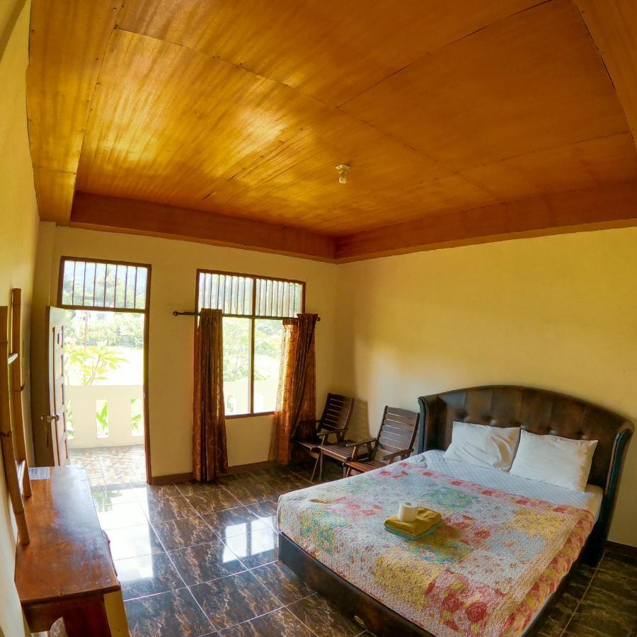 Pias Poppies Hotel Rantepao Zimmer foto